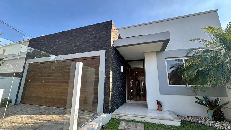 Casa com 3 quartos, piscina e edícula no Centro de Sombrio: 2ª foto da galeria de imagens do imóvel