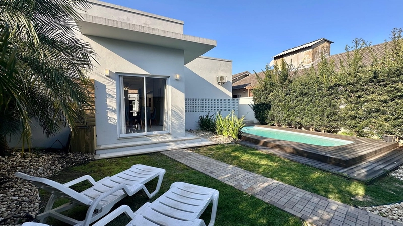 Casa com 3 quartos, piscina e edícula no Centro de Sombrio: 5ª foto da galeria de imagens do imóvel