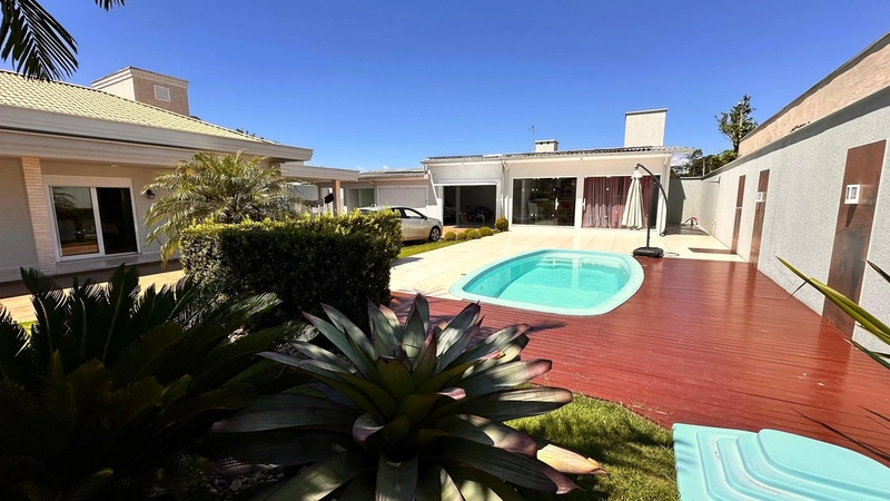 Duas Casas de Alto Padrão com Piscina no Centro de Santa Rosa do Sul: 3ª foto da galeria de imagens do imóvel