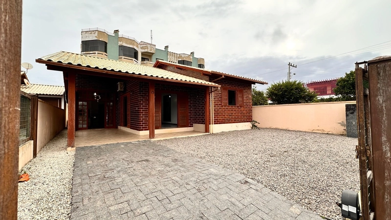 Casa semimobiliada próxima ao mar no bairro Santa Rita de Cássia Sul: 1ª foto da galeria de imagens do imóvel