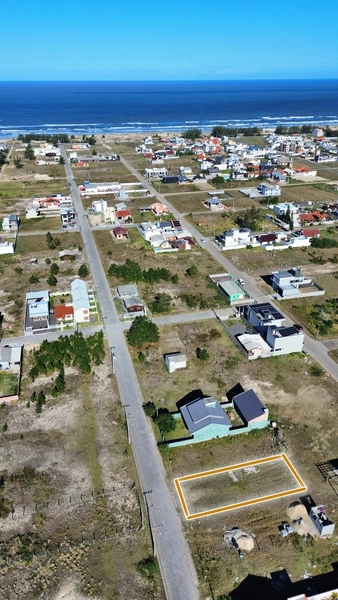 Terreno de 330m² no Bairro Brilhamares em Balneário Gaivota: 2ª foto da galeria de imagens do imóvel