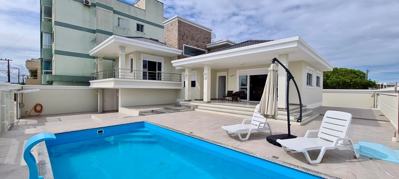 Casa de Alto Padrão - Terceira Avenida: 1ª foto da galeria de imagens do imóvel