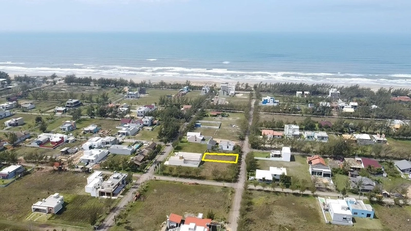 Terreno a 220m da Beira-Mar no Bairro Lagoa Cortada: 1ª foto da galeria de imagens do imóvel