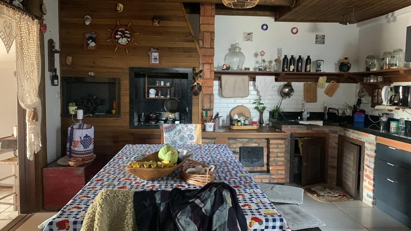 Casa de 230m² com Piscina e Área Gourmet no Centro de Balneário Gaivot: 4ª foto da galeria de imagens do imóvel