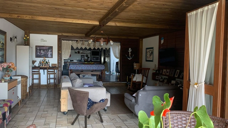 Casa de 230m² com Piscina e Área Gourmet no Centro de Balneário Gaivot: 3ª foto da galeria de imagens do imóvel