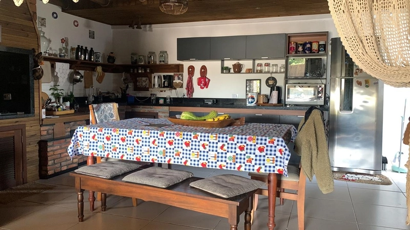 Casa de 230m² com Piscina e Área Gourmet no Centro de Balneário Gaivot: 5ª foto da galeria de imagens do imóvel