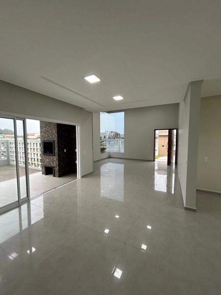 Casa Alto Padrão com 180m² em Terreno de Esquina no Turimar: 4ª foto da galeria de imagens do imóvel