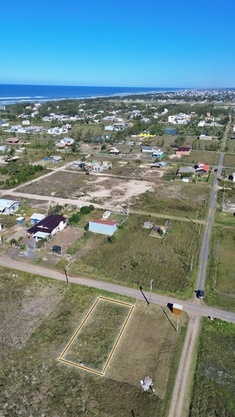 Terreno Próximo ao Parque Lagoa Cortada e à 550 m da Praia: 3ª foto da galeria de imagens do imóvel