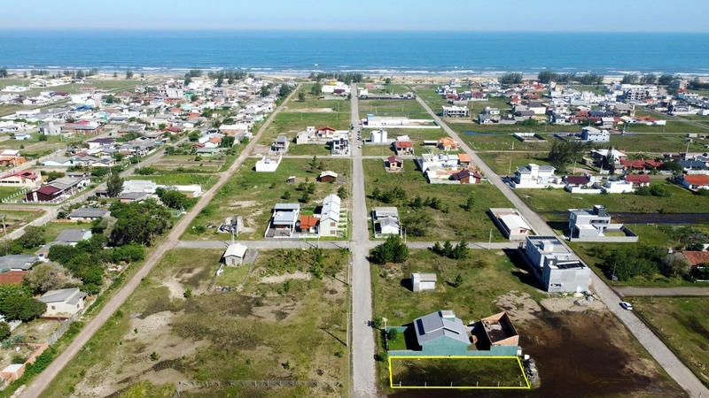 Terreno com 330 m² em posição solar norte no bairro Brilhamares: 3ª foto da galeria de imagens do imóvel