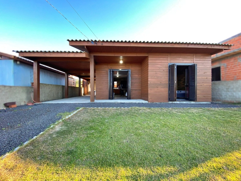 Casa com 3 dormitórios e amplo quintal no bairro Janaína: 1ª foto da galeria de imagens do imóvel