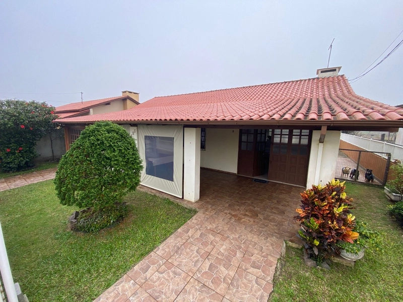 Casa com 4 dormitórios no bairro Turimar: 1ª foto da galeria de imagens do imóvel