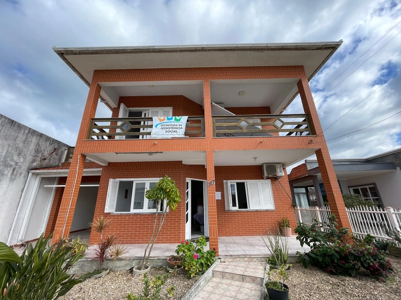 Ampla casa de dois andares com vista para o mar no bairro Santa Rita d: 1ª foto da galeria de imagens do imóvel