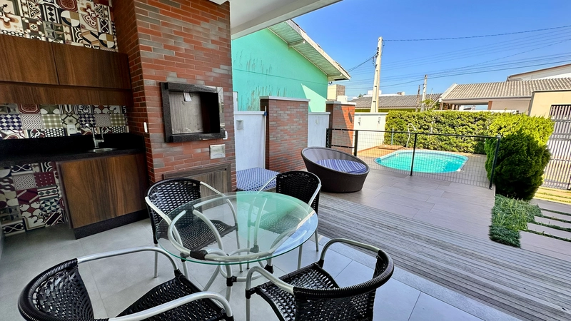 Casa de Alto Padrão com Terraço e Piscina - Balneário Gaivota/SC: 2ª foto da galeria de imagens do imóvel