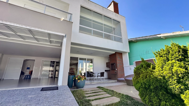 Casa de Alto Padrão com Terraço e Piscina - Balneário Gaivota/SC: 8ª foto da galeria de imagens do imóvel