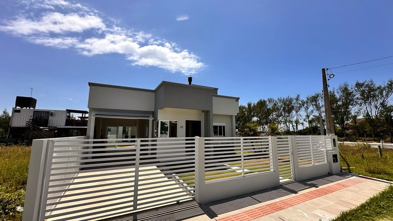Casa com piscina a 25 metros da Beira Mar no Village Dunas: 1ª foto da galeria de imagens do imóvel