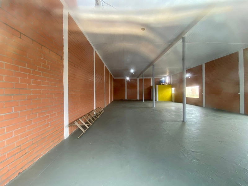 Pavilhão de 200m² no Bairro Sulmar – Espaço Versátil para Eventos ou C: 3ª foto da galeria de imagens do imóvel