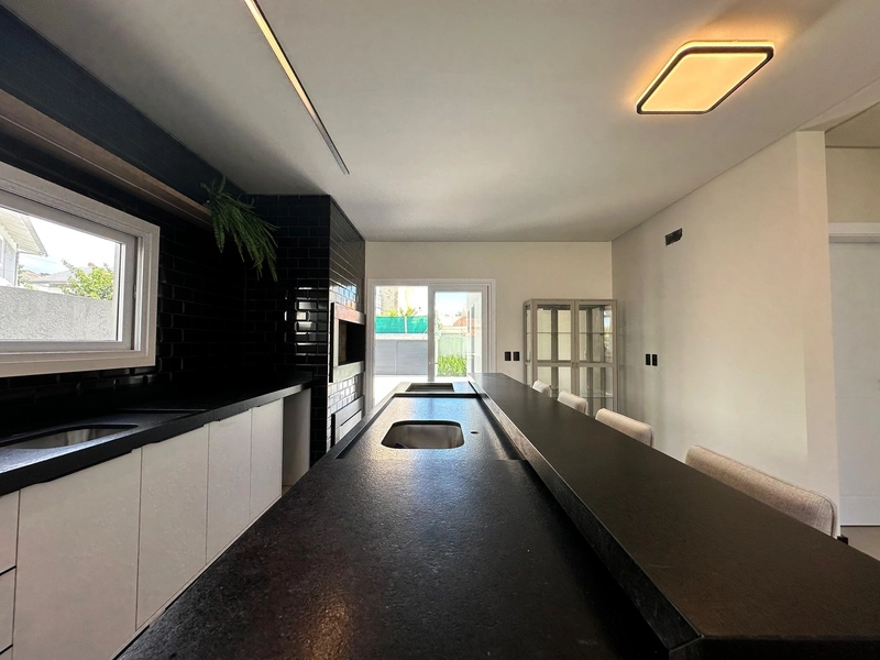 Casa mobiliada com 4 suítes e piscina a 1 quadra do mar.: 11ª foto da galeria de imagens do imóvel