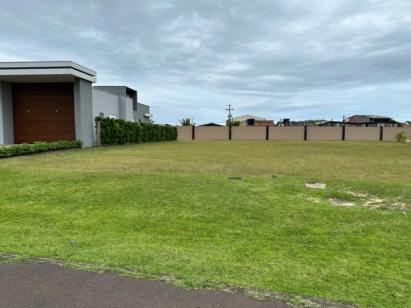 Terreno no condomínio Riviera pronto para construção: 2ª foto da galeria de imagens do imóvel