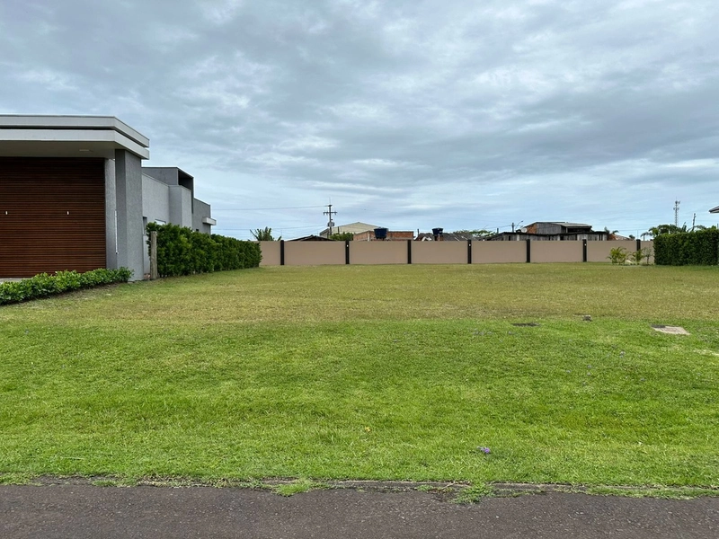 Terreno no condomínio Riviera pronto para construção: 1ª foto da galeria de imagens do imóvel