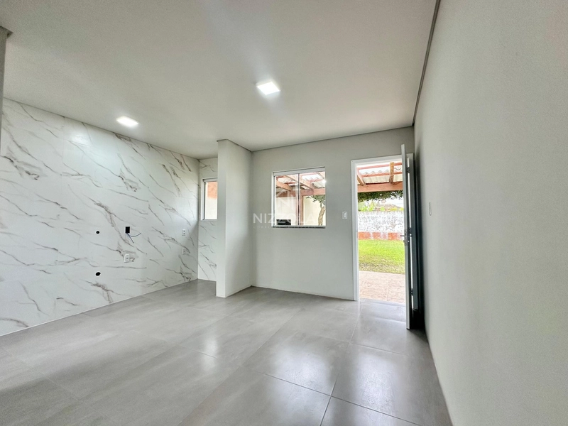 Casa térrea com 2 dormitórios, 1 suíte a 3 quadras do mar em Xangri-lá: 3ª foto da galeria de imagens do imóvel