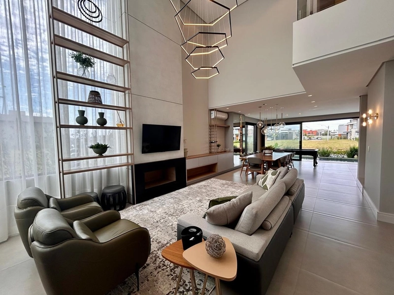 Casa mobiliada, beira lago com 4 suítes, piscina no condomínio Sunset.: 2ª foto da galeria de imagens do imóvel