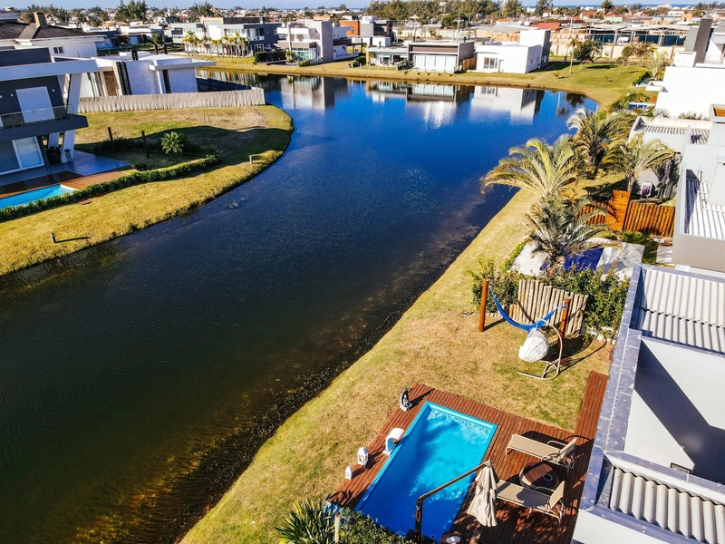Casa mobiliada, climatizada, com 4 suítes, piscina e beira lago.: 19ª foto da galeria de imagens do imóvel