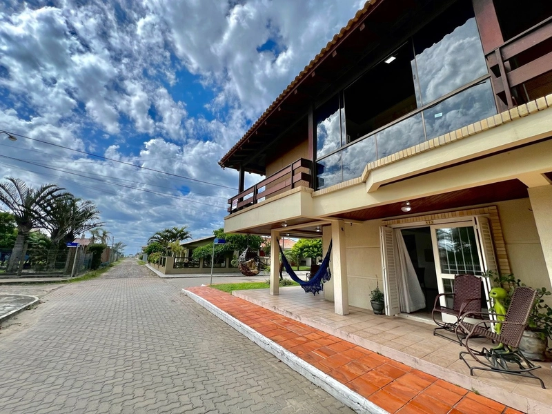 Sobrado duplex, mobiliado, próximo a praia em Rainha do Mar: 3ª foto da galeria de imagens do imóvel