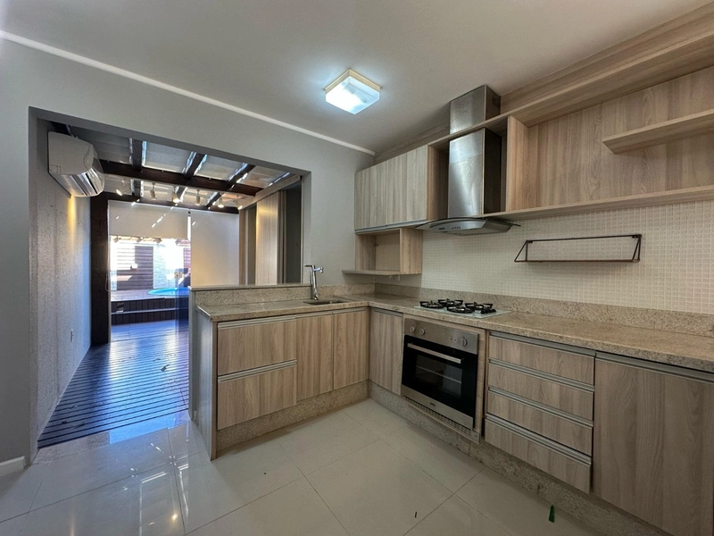 Casa com 3 dormitórios, piscina em Condomínio Fechado em Xangri-lá: 4ª foto da galeria de imagens do imóvel