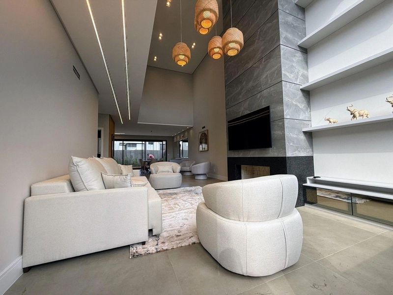 Casa mobiliada e decorada com 4 suítes e piscina no condomínio Sunset: 3ª foto da galeria de imagens do imóvel
