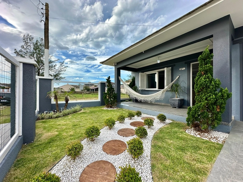 Casa mobiliada e decorada com 4 suítes em Atlantida Sul: 2ª foto da galeria de imagens do imóvel