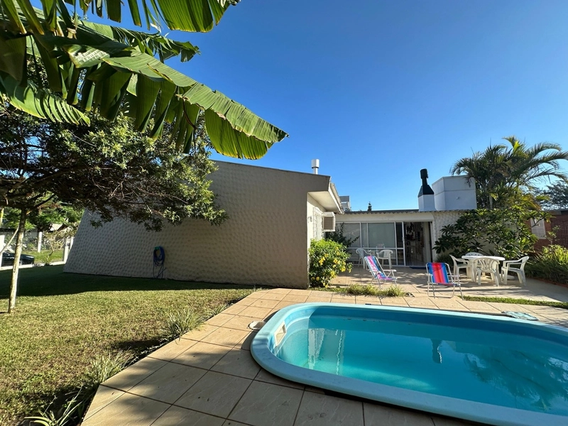 Casa com piscina e espaço gourmet em Atlântida: 3ª foto da galeria de imagens do imóvel