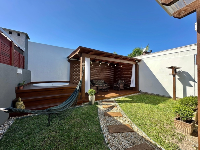 Casa mobiliada e decorada com 3 dormitórios no centro de Xangri-lá: 12ª foto da galeria de imagens do imóvel