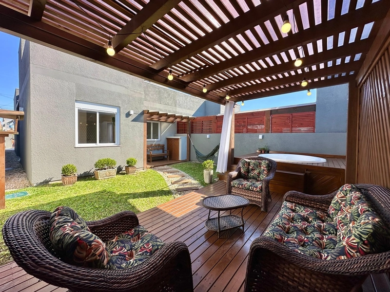Casa mobiliada e decorada com 3 dormitórios no centro de Xangri-lá: 9ª foto da galeria de imagens do imóvel