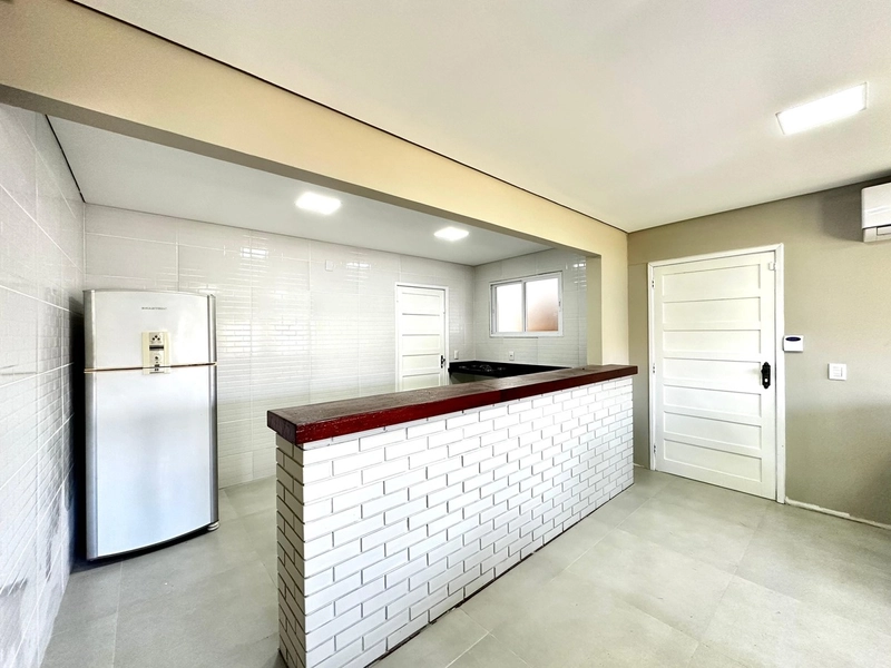 Casa mobiliada com 3 dormitórios, 1 suíte e piscina em Atlântida Sul: 7ª foto da galeria de imagens do imóvel