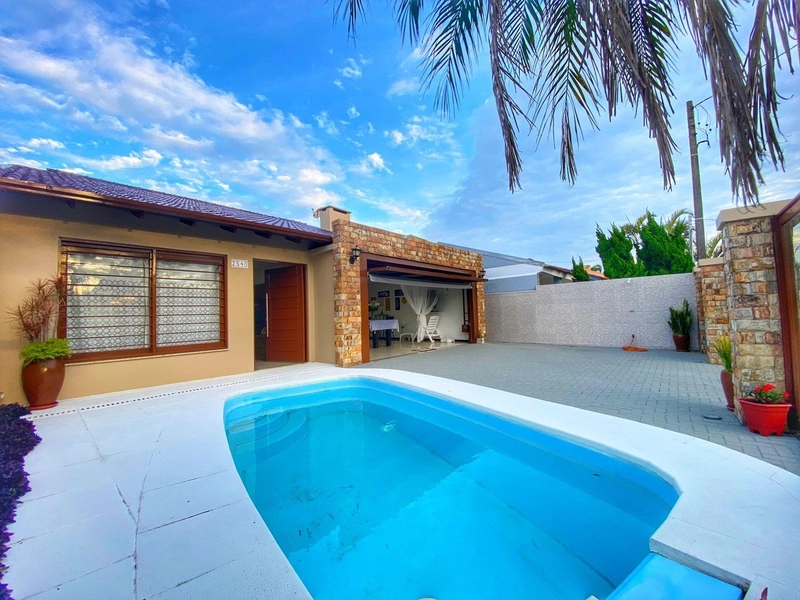 Casa com 5 dormitórios, sendo 2 suíte, em Xangri-lá: 2ª foto da galeria de imagens do imóvel