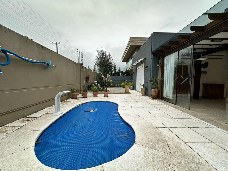 Casa mobiliada e decorada com 4 suítes e piscina no Quintas do Lago.: 13ª foto da galeria de imagens do imóvel