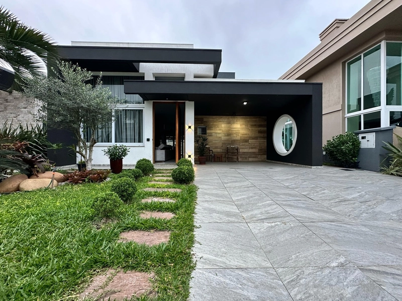 Casa mobiliada e decorada com 4 suítes e piscina no Quintas do Lago.: 2ª foto da galeria de imagens do imóvel