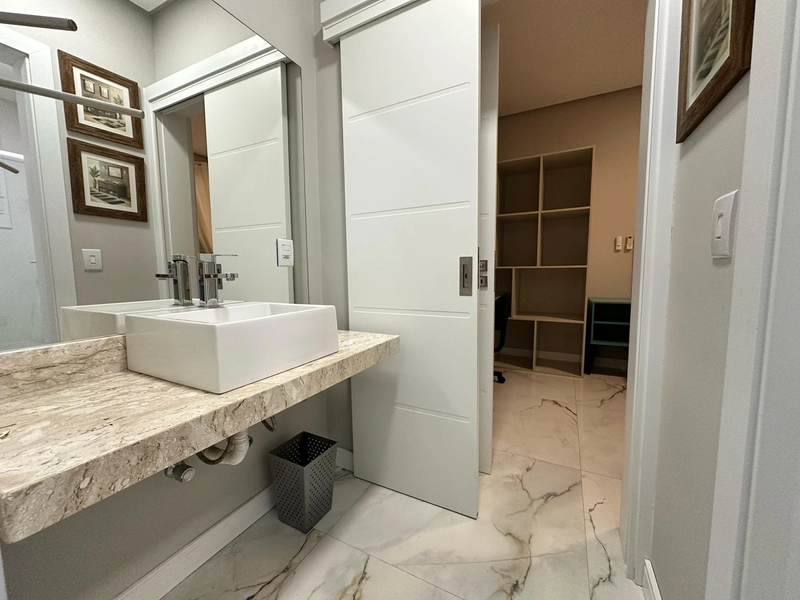 Casa mobiliada e decorada com 4 suítes e piscina no Quintas do Lago.: 19ª foto da galeria de imagens do imóvel