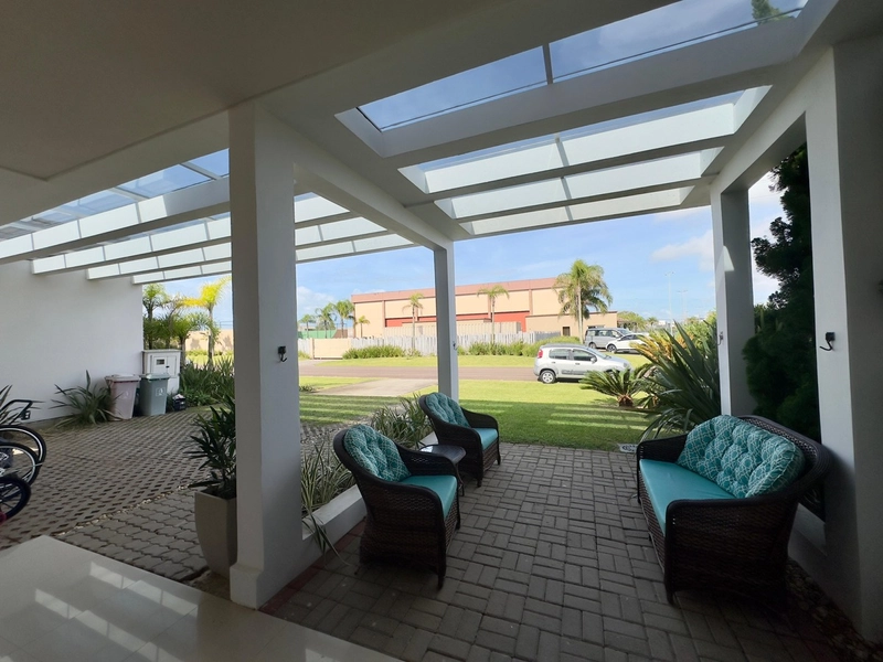 Casa mobiliada e decorada com 3 suítes no condomínio Riviera: 4ª foto da galeria de imagens do imóvel