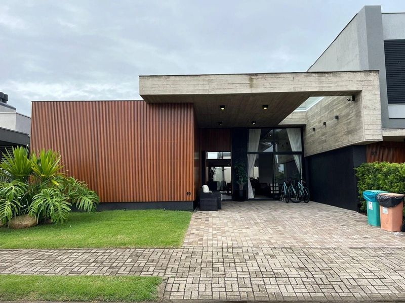 Casa mobiliada e decorada com 4 suítes e piscina aquecida no Sea Coast: 2ª foto da galeria de imagens do imóvel