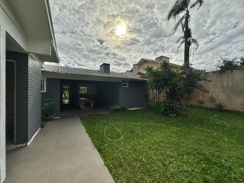 Casa mobiliada com 4 dormitórios em Atlântida: 3ª foto da galeria de imagens do imóvel