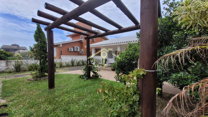 Casa térrea mobiliada a uma quadra do mar, em Rainha do Mar, Xangri-Lá: 2ª foto da galeria de imagens do imóvel