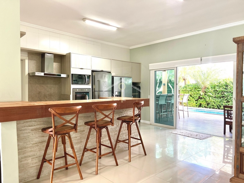 Casa com 4 suítes, mobiliada e piscina no Condomínio Quintas do Lago: 20ª foto da galeria de imagens do imóvel