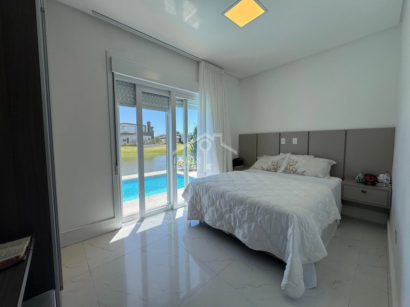 Casa beira-lago com 4 suítes e piscina no condomínio Riviera Xangri-lá: 12ª foto da galeria de imagens do imóvel