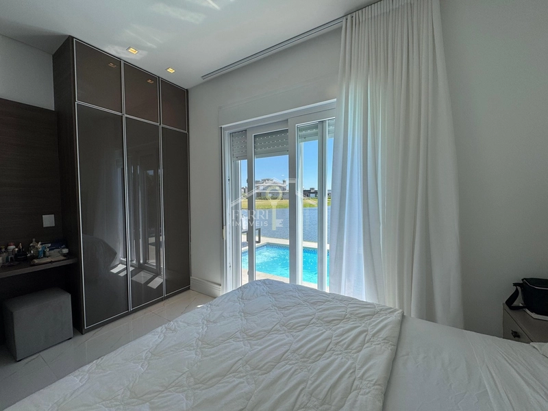 Casa beira-lago com 4 suítes e piscina no condomínio Riviera Xangri-lá: 14ª foto da galeria de imagens do imóvel