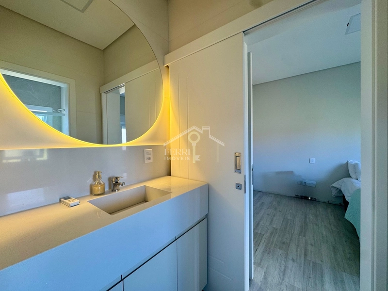 Casa mobiliada e decorada com 6 suítes no condomínio Riviera: 30ª foto da galeria de imagens do imóvel