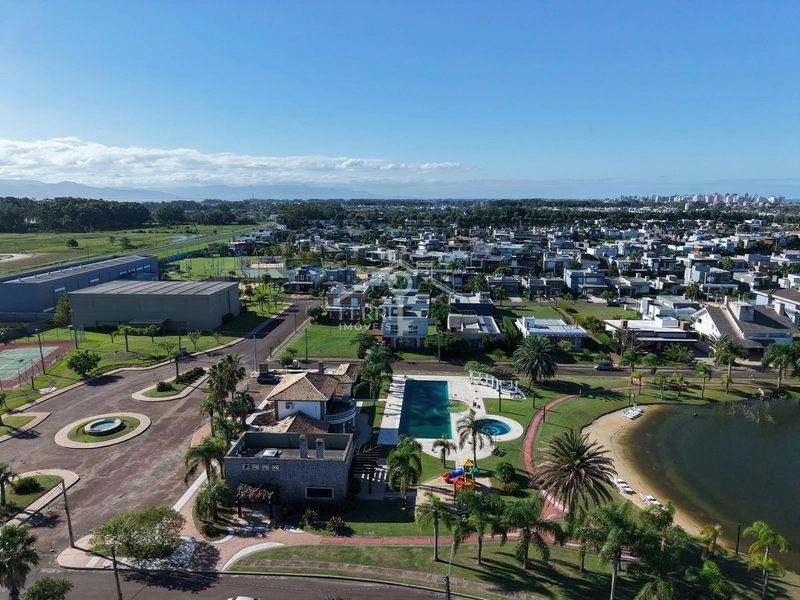 Sobrado com 4 suítes e pátio privativo no Quintas do Lago em Xangri-Lá: 2ª foto da galeria de imagens do imóvel