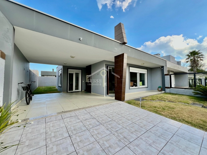 Casa térrea com 3 dormitórios a poucos passos do mar em Atlântida Sul: 4ª foto da galeria de imagens do imóvel