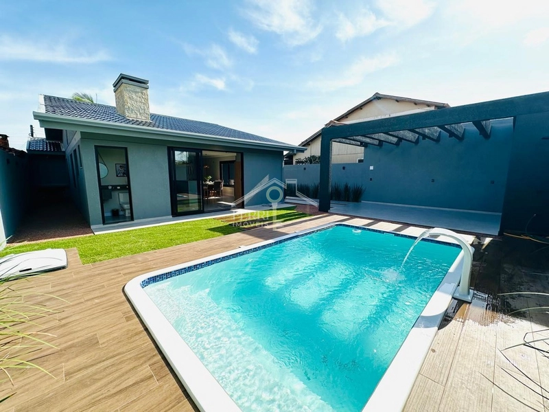 Casa térrea mobiliada com 3 dormitórios e piscina a 350 metros do mar: 11ª foto da galeria de imagens do imóvel