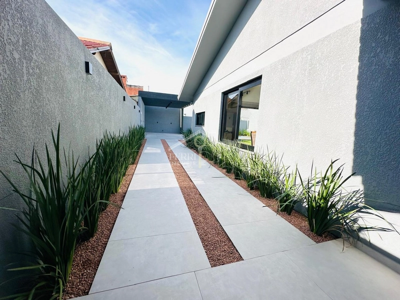 Casa térrea mobiliada com 3 dormitórios e piscina a 350 metros do mar: 8ª foto da galeria de imagens do imóvel